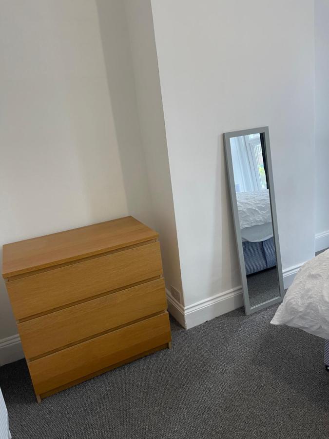 Lovely Room In Bristol 5 Buitenkant foto